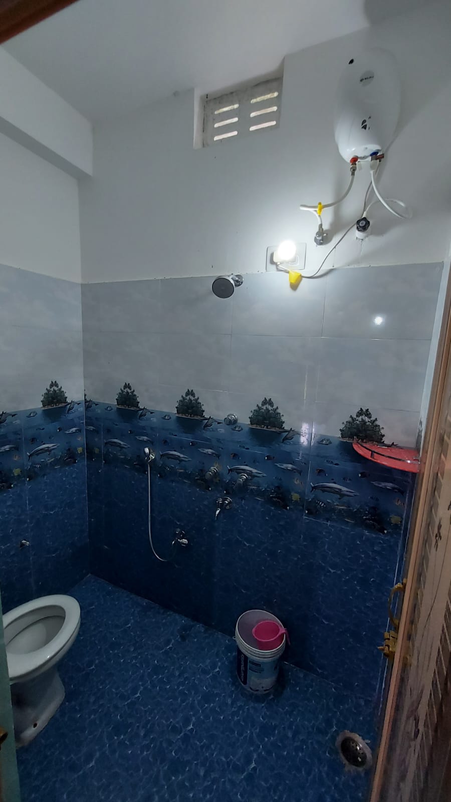 Attached bathroom with geyser