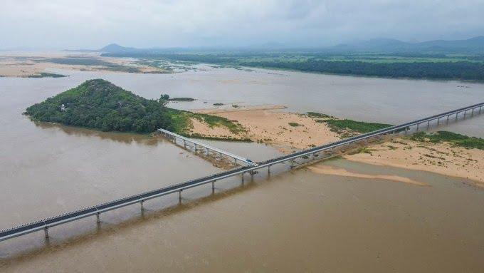 T Bridge over the Mahanadi
